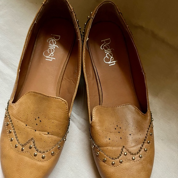 Tan Slip On Ladies Shoes Size 8.5 *FREE With Purchase* - Picture 3 of 7